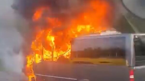 Pożar autobusu, który doszczętnie się spalił na autostradzie A4 na 240km kierunek Katowice. Autobusem podróżowała młodzież