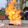 Ogień pod kontrolą. Seniorzy z Opola uczą się, jak ratować siebie i innych