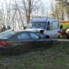 Wypadek na ul. Olimpijskiej w Opolu. Samochód dostawczy zderzył się czołowo z BMW. Dwie osoby zabrane do szpitala