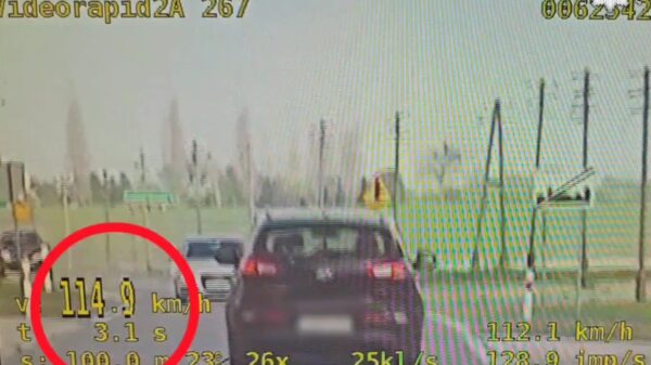 41-latek kierujący autem przekroczył prędkość o 64 km/h i groził policjantom