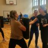 Strzelecka policjantka - instruktorka sztuk walki poprowadziła zajęcia z samoobrony dla kobiet