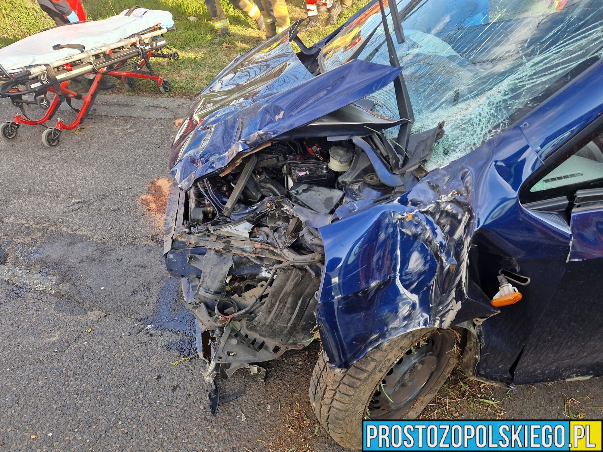 19-latek kierujący autem doprowadził do wypadku na trasie Kubice – Włodary. Cztery osoby zabrane do szpitala