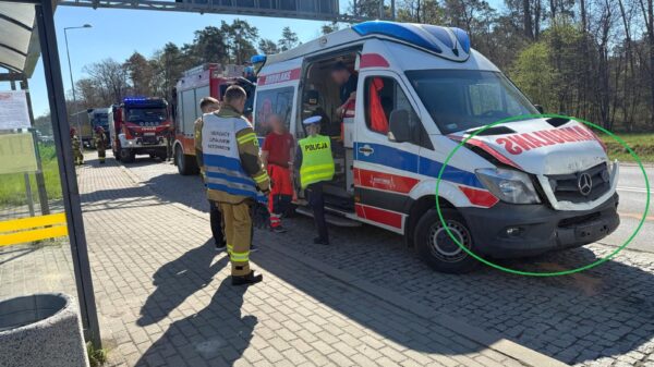 Wypadek ambulansu, którym była przewożona pacjentka.