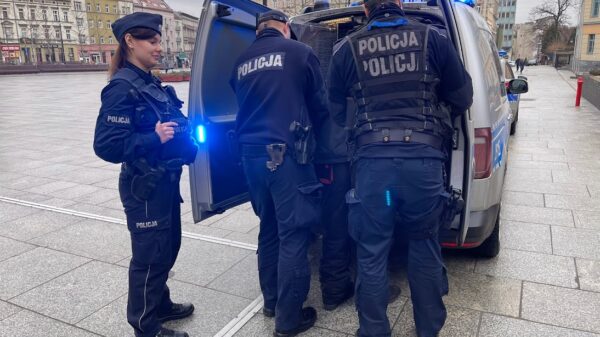 34-latek ukradł butelkę wódki i poszarpał ochroniarza – grozi mu do 10 lat więzienia