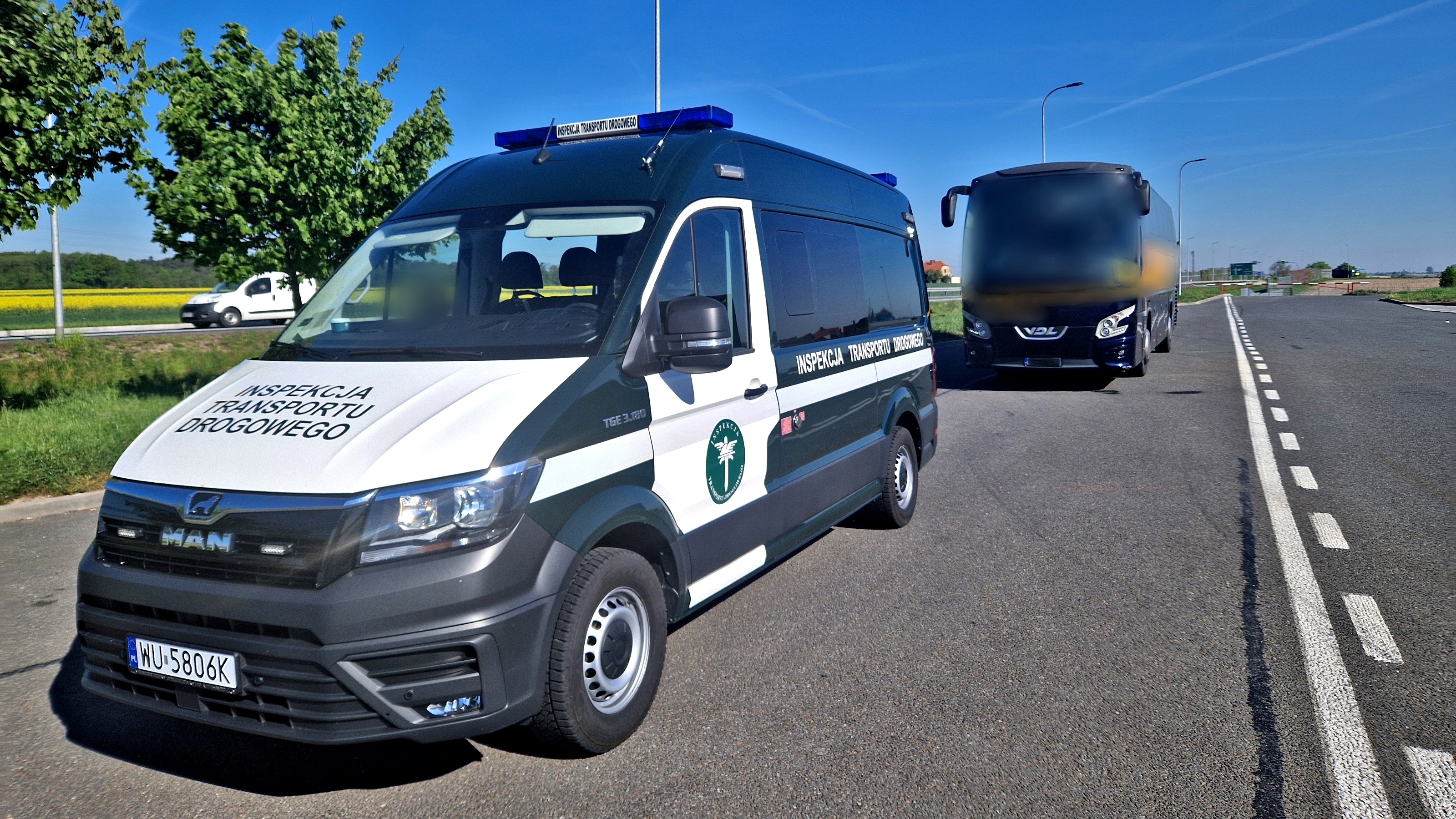 Pijany kierowca autokaru zatrzymany na autostradzie A4, który przewoził dzieci wraz z opiekunami