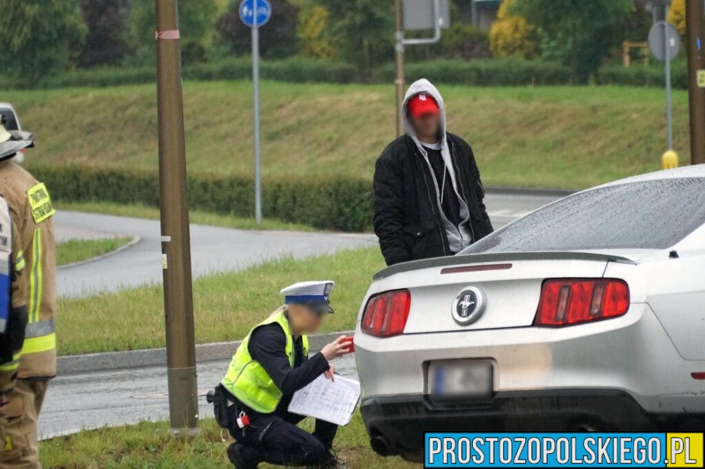 wypadek na witoza w Opolu, mustang rozbity, sprawca zakuty w kajdanki, kierowca w kajdankach, sprawca zatrzymany przez policję, rozbił mustanga, 