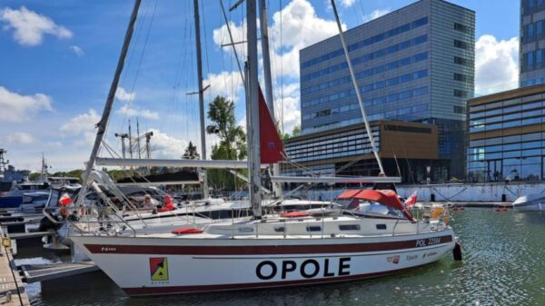 Jacht „Opole” znów wyrusza na północ – celem Wyspa Niedźwiedzia