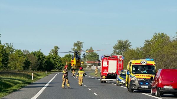 Wypadek motocyklisty na DK46 na wysokości miejscowości Paczków. Ranny kierowca zabrany LPR-m do szpitala