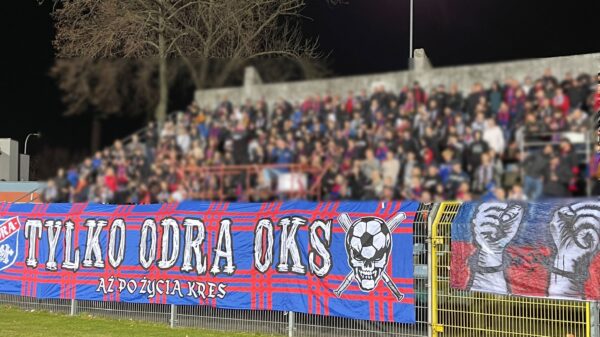 "Sportowa aktywizacja" czy kibolska bijatyka? Tusk wzywa Nawrockiego do odpowiedzi