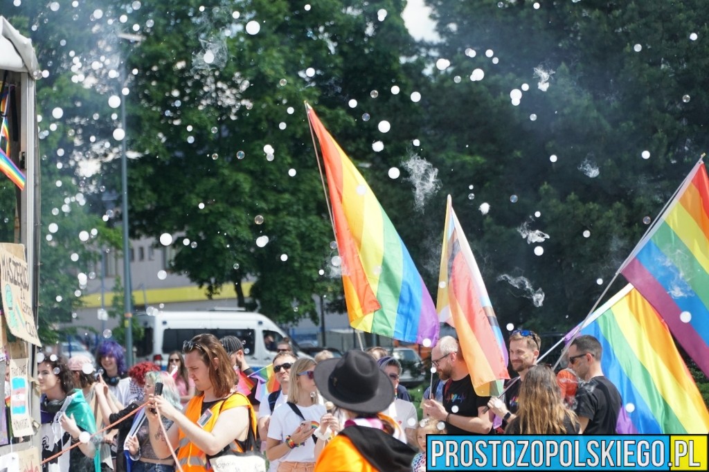 marsz równości opole, marsz opole, parada równości, przemarsz parady, tęczowa parada,