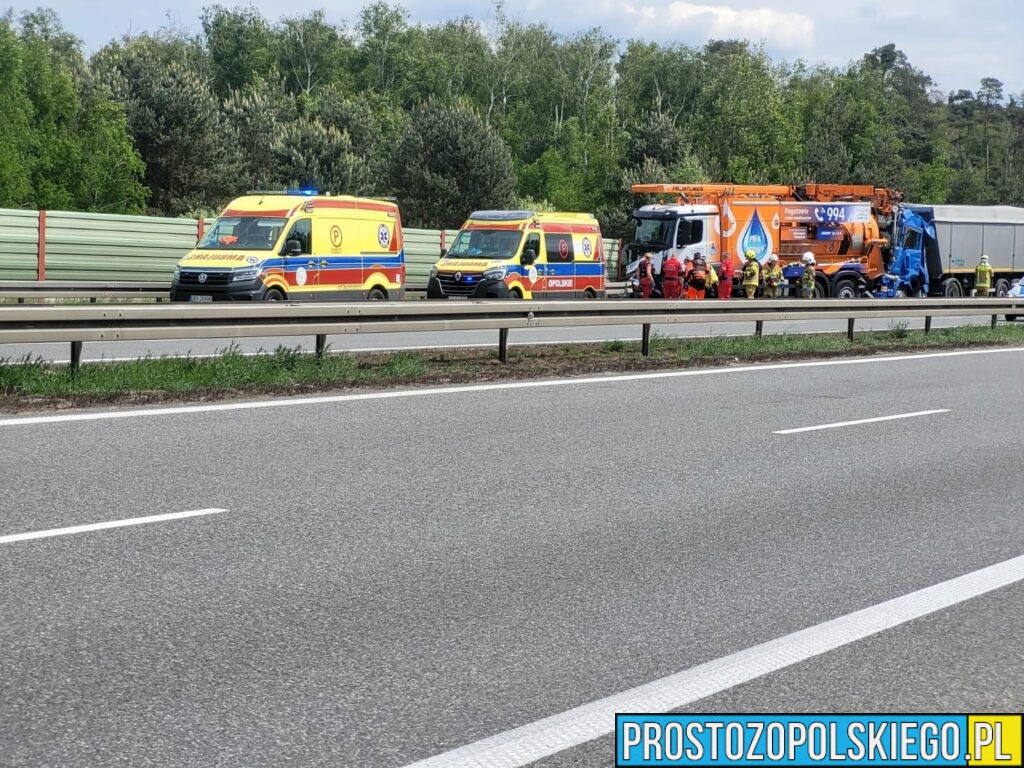 wypadek na autostradzie, autostrada zablokowana, zderzenie ciężarówek, zderzenie ciężarówek na autostradzie, zablokowana autostrada a4,