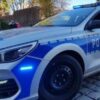 Policjant z Branic i Raciborza wspólnie zatrzymali wandala, który zniszczył drzwi