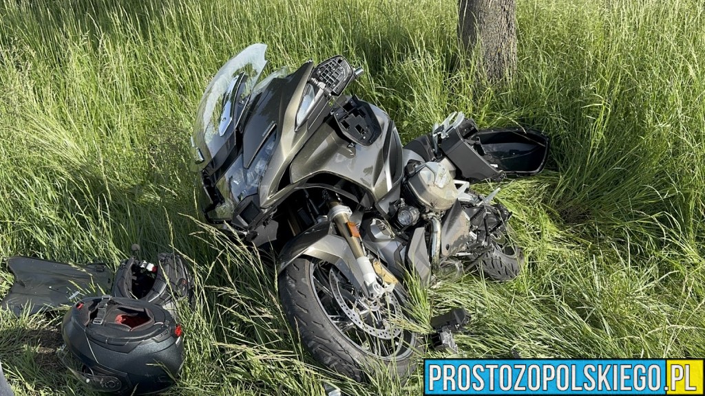 wypadek motocyklisty, wypadek wrzoski, zderzenie samochodu z motorem, rozbity motor, wypadek z udziałem motocykla,