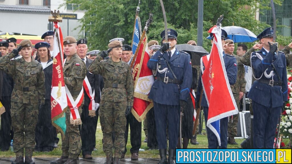 Rocznica uchwalenia Konstytucji 3 Maja. Deszcz nie przeszkodził w uroczystościach