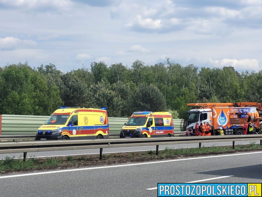 wypadek na autostradzie, autostrada zablokowana, zderzenie ciężarówek, zderzenie ciężarówek na autostradzie, zablokowana autostrada a4,