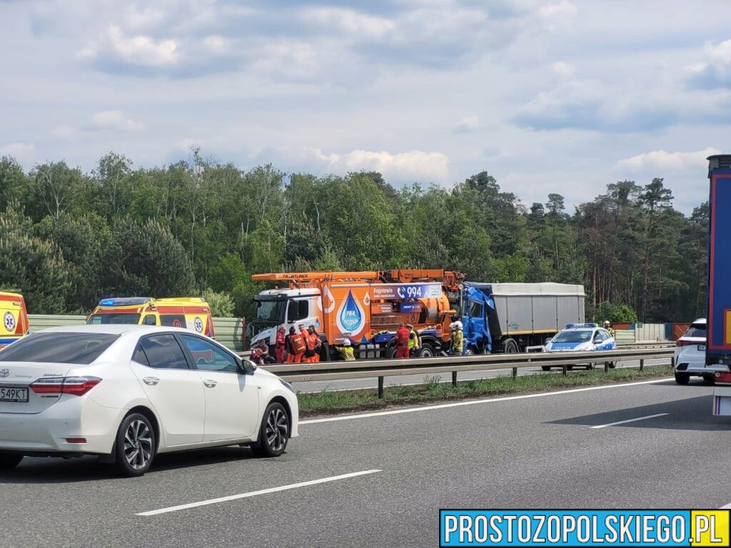 wypadek na autostradzie, autostrada zablokowana, zderzenie ciężarówek, zderzenie ciężarówek na autostradzie, zablokowana autostrada a4,