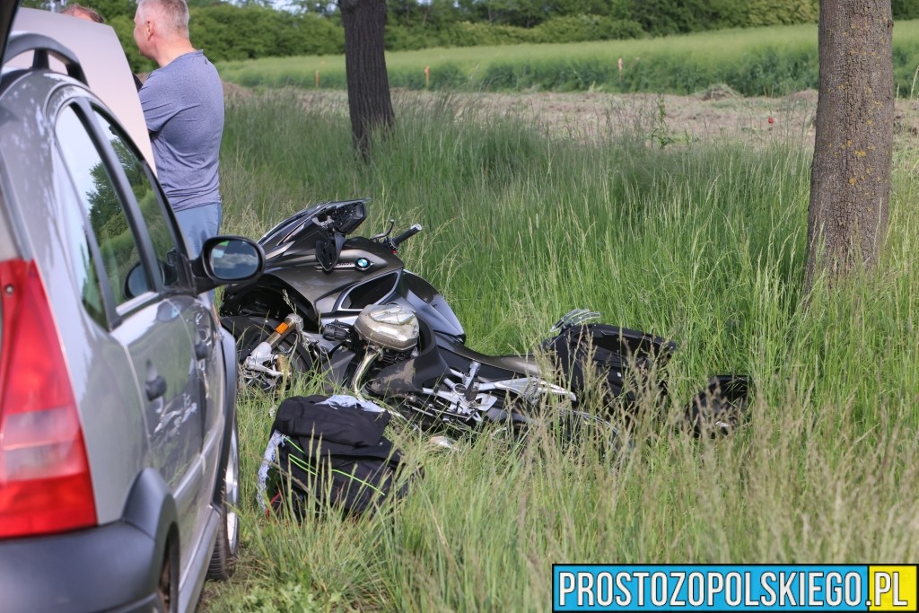wypadek motocyklisty, wypadek wrzoski, zderzenie samochodu z motorem, rozbity motor, wypadek z udziałem motocykla,