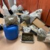 Oskarżeni o handel narkotykami w Oleśnie – policja zabezpieczyła ponad 1,7 kg środków odurzających