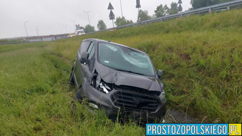 Wypadek busa na A4 – jedna osoba w szpitalu