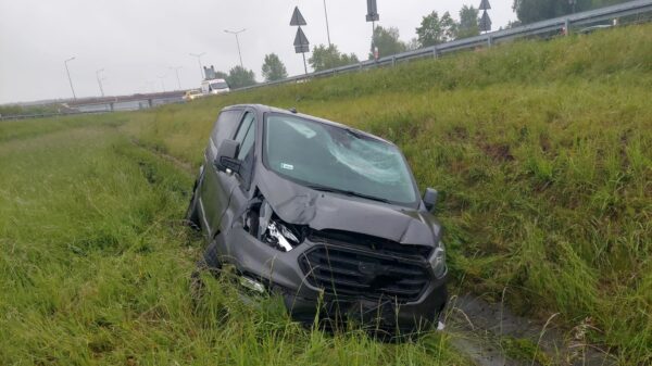 Wypadek busa na A4 – jedna osoba w szpitalu