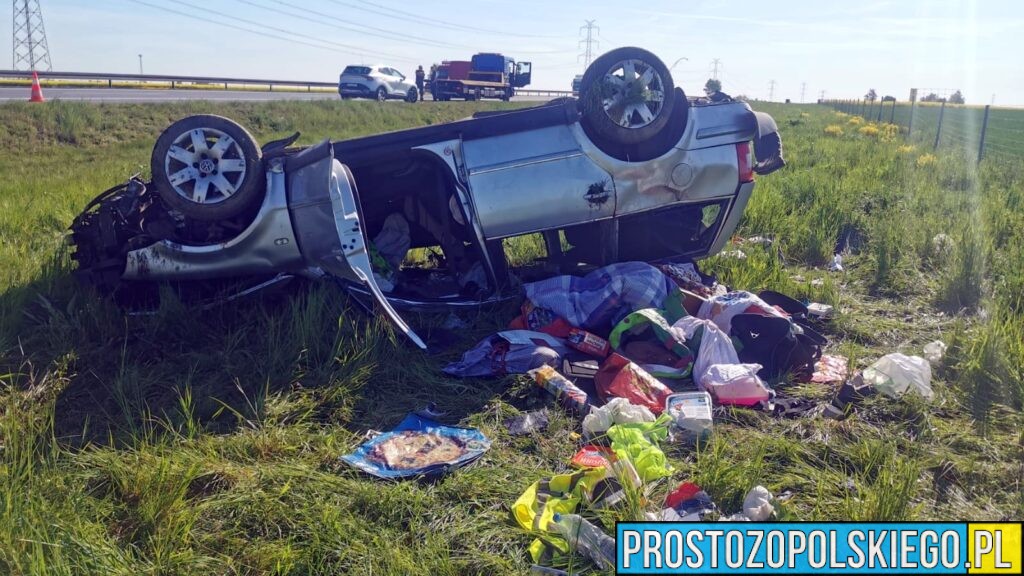 Dachowanie auta na autostradzie A4. Kierujący obywatel Ukrainy miał 0,9 promila i został zabrany do szpitala