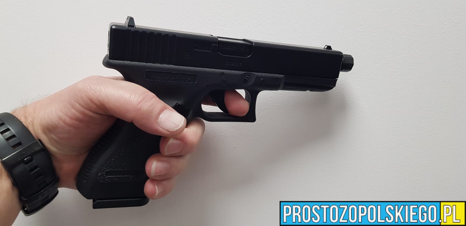 Kluczbork: Dwaj 19-latkowie wybili szyby w szkole z broni pneumatycznej – grozi im 5 lat więzienia