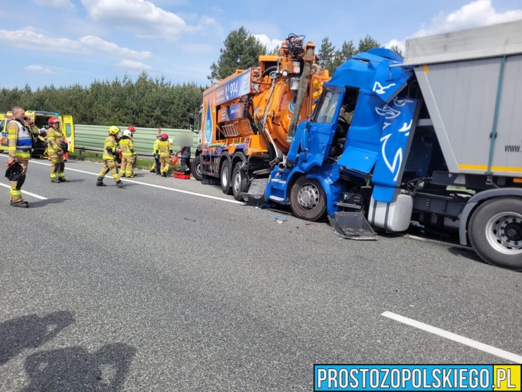 wypadek na autostradzie, autostrada zablokowana, zderzenie ciężarówek, zderzenie ciężarówek na autostradzie, zablokowana autostrada a4,