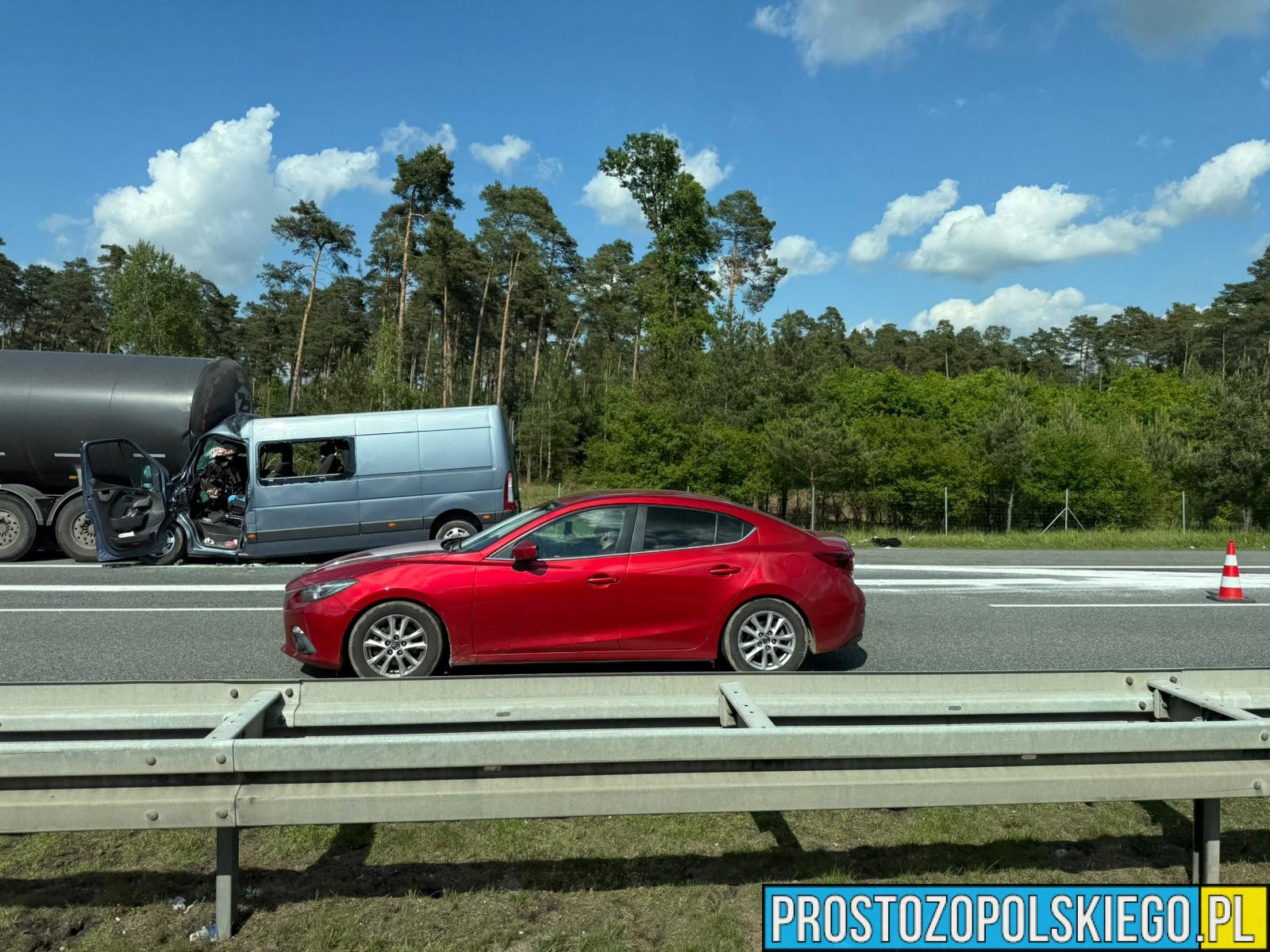 wypadek na autostradzie, poważny wypadek na a4, wypadek z cysterną, zderzenie busa z cysterną, 3 osoby poszkodowane w wypadku,