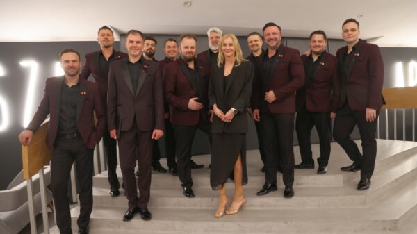 „10 Tenorów Dla Ciebie Mamo” – pełen emocji koncert w Teatrze im. Jana Kochanowskiego