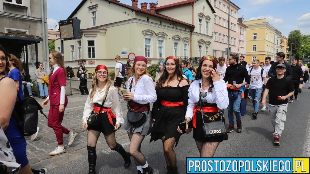 Kolorowy korowód studentów przeszedł ulicami Opola – Żaklinada 2025