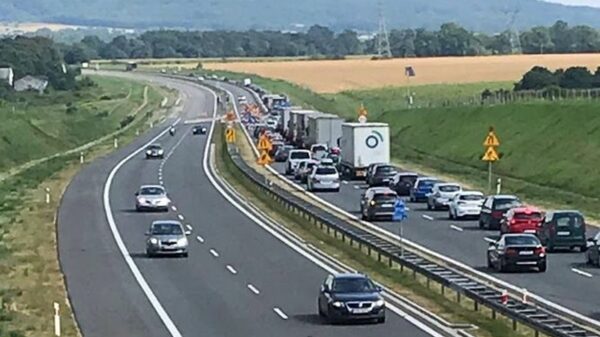 Wypadek 3 samochodów osobowych i ciężarówki na autostradzie A4. Na miejscu lądował LPR