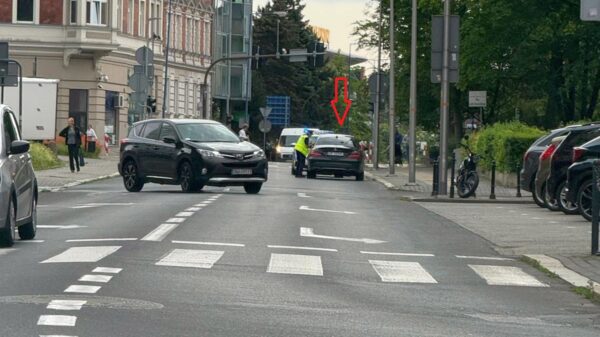 Opole: Kierowca wjechał pod prąd na ul. Ozimskiej – prosto pod radiowóz policji