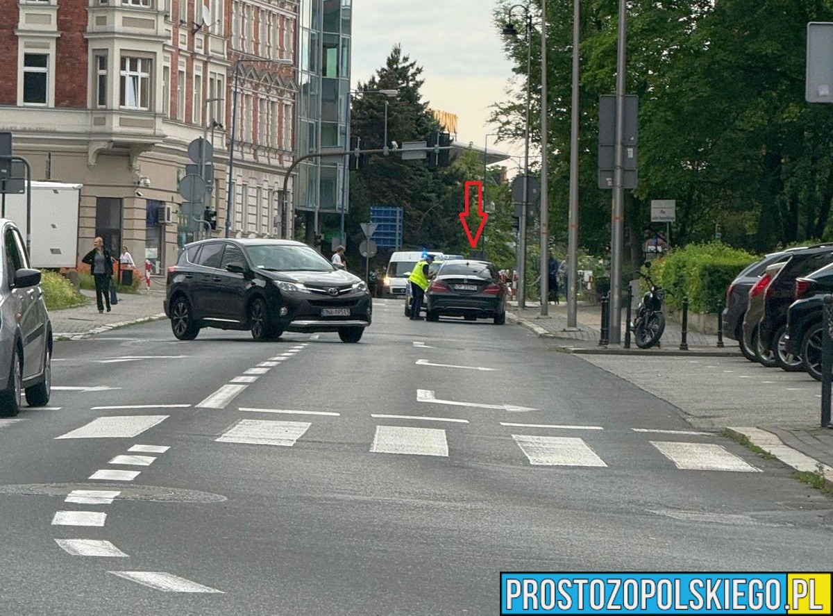 Opole: Kierowca wjechał pod prąd na ul. Ozimskiej – prosto pod radiowóz policji