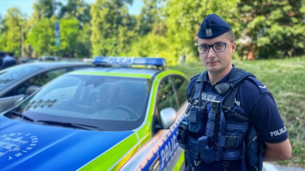 Policjant z Opola reaguje nawet po służbie – przykład wzorowej postawy sierż. Roberta Maczurka