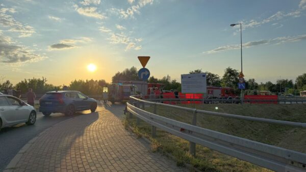 Poważny wypadek na ul. Niemodlińskiej w Opolu. Strażacy wycinali rannych z wraku