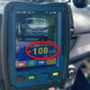 75-latek jechał 108 km/h przez wieś – tłumaczył, że spieszy się pomóc koledze. Stracił prawo jazdy i dostał 13 punktów karnych