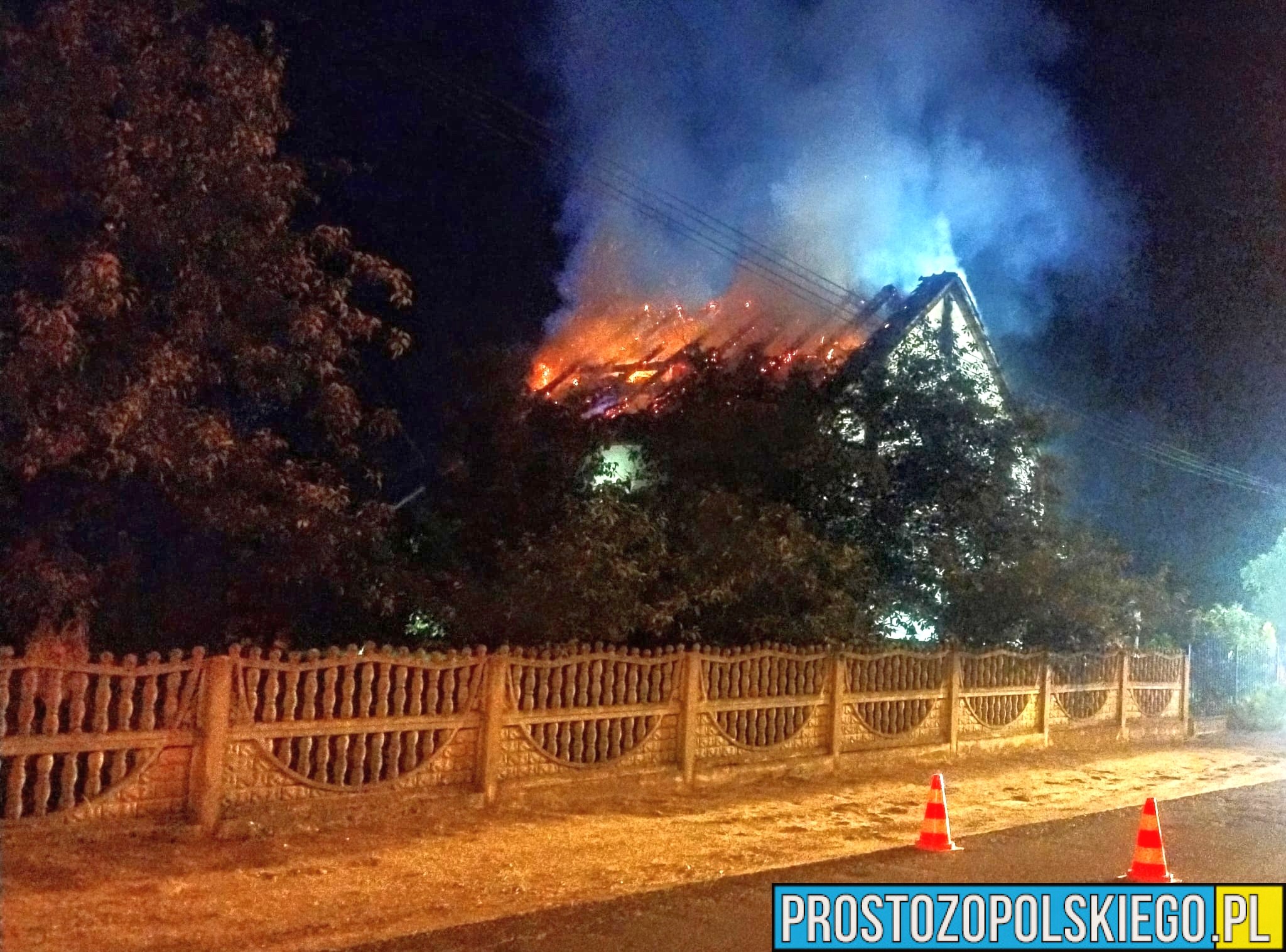 Pożar poddasza w miejscowości Leśna Woda w powiecie brzeskim
