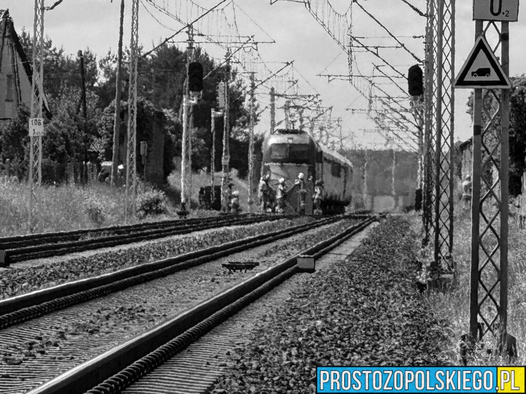 Tragedia na torach w Przeczy. Nie żyje 21-letnia kobieta potrącona przez pociąg