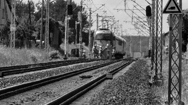 Tragedia na torach w Przeczy. Nie żyje 21-letnia kobieta potrącona przez pociąg