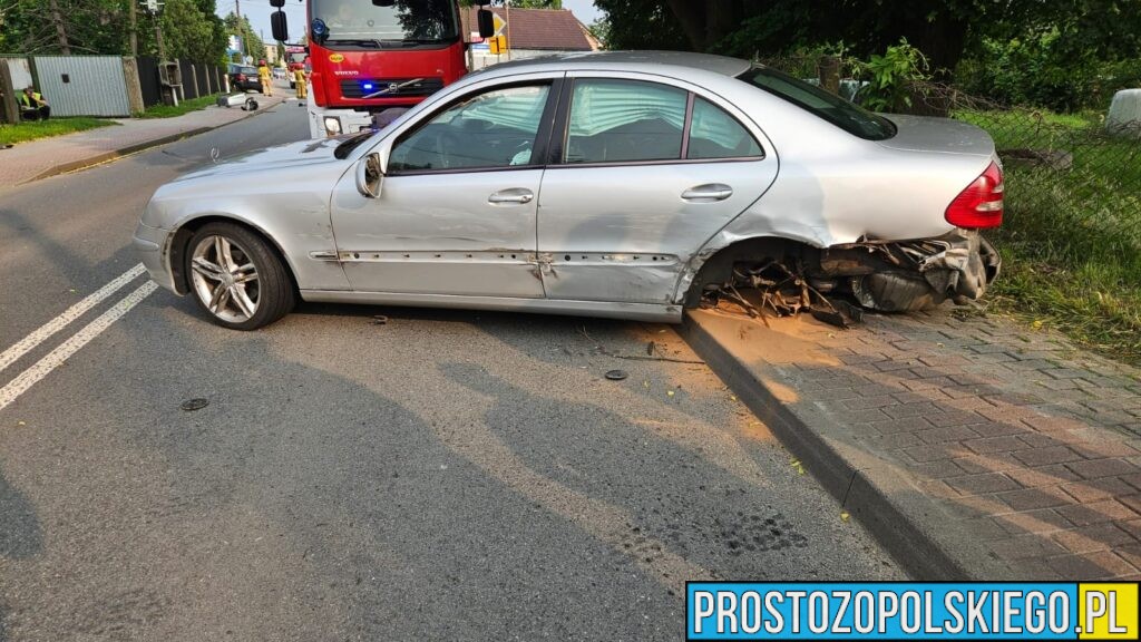 Dobrzeń Wielki: Zderzenie dwóch mercedesów na ul. Opolskiej [ZDJĘCIA]