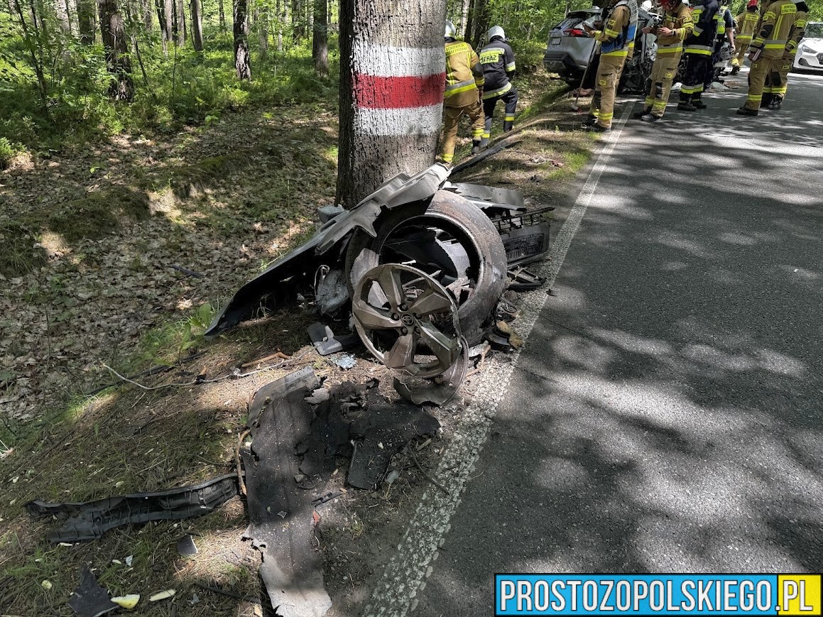 wypadek prószków, wypadek smolarnia, wypadek na dw414, rozbita toyota, rozbite auto na drzewie, poważny wypadek, smolarnia wypadek zderzenie auta z drzewem,