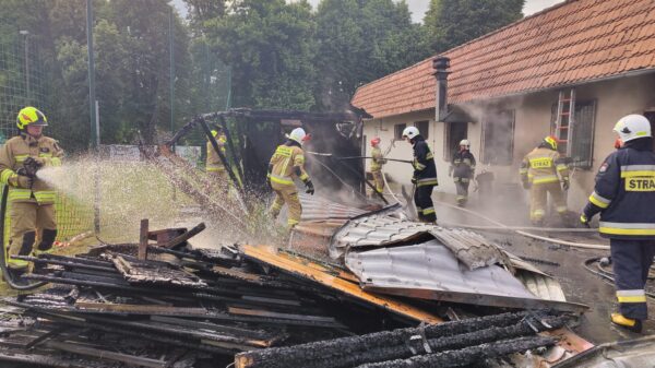 Pożar wiaty przy świetlicy wiejskiej w Kujakowicach Górnych