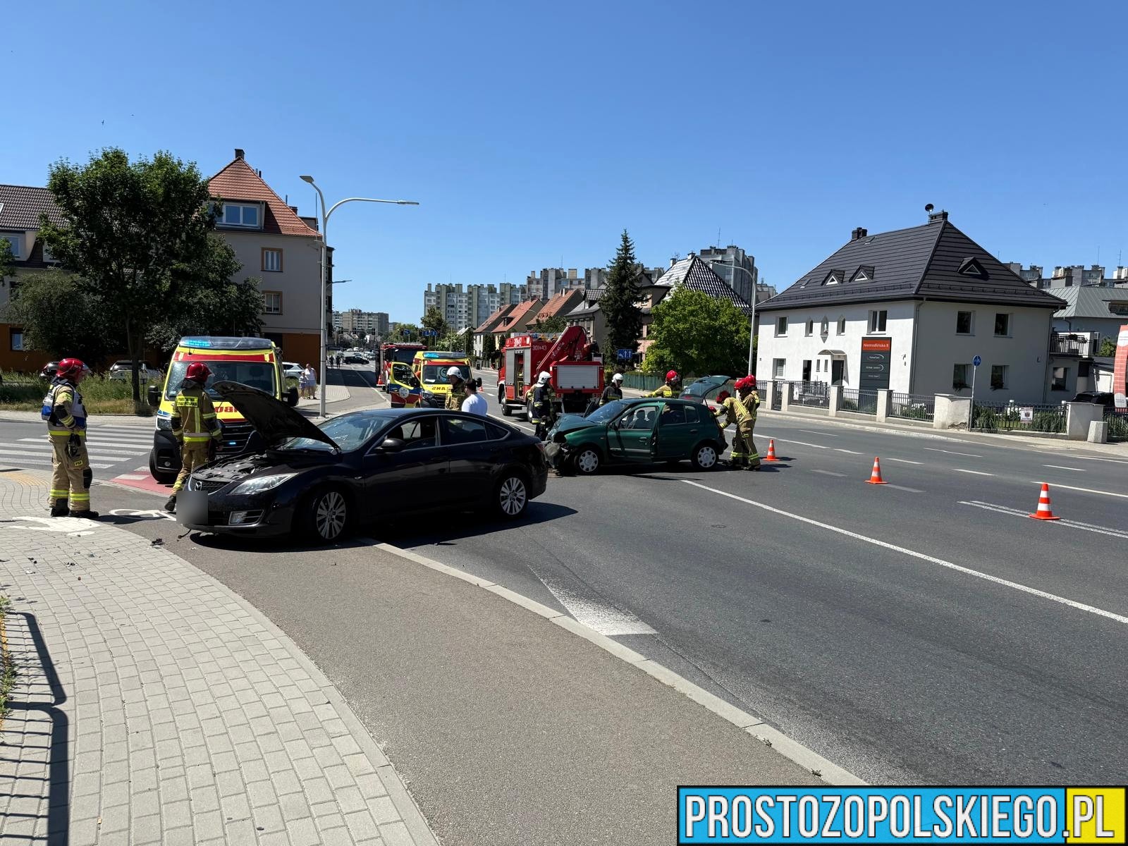 wypadek w opolu, wypadek na niemodlinskiej, wypadek na krapkowickiej, wypadek na zaodrzu, zderzenie 2 aut osobowych,