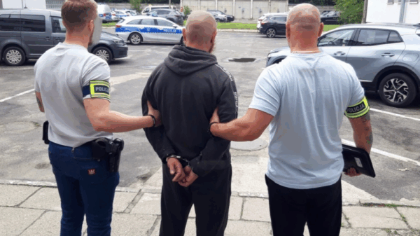 Policjanci zatrzymali poszukiwanego mężczyznę - usłyszał zarzuty za znęcanie nad partnerką