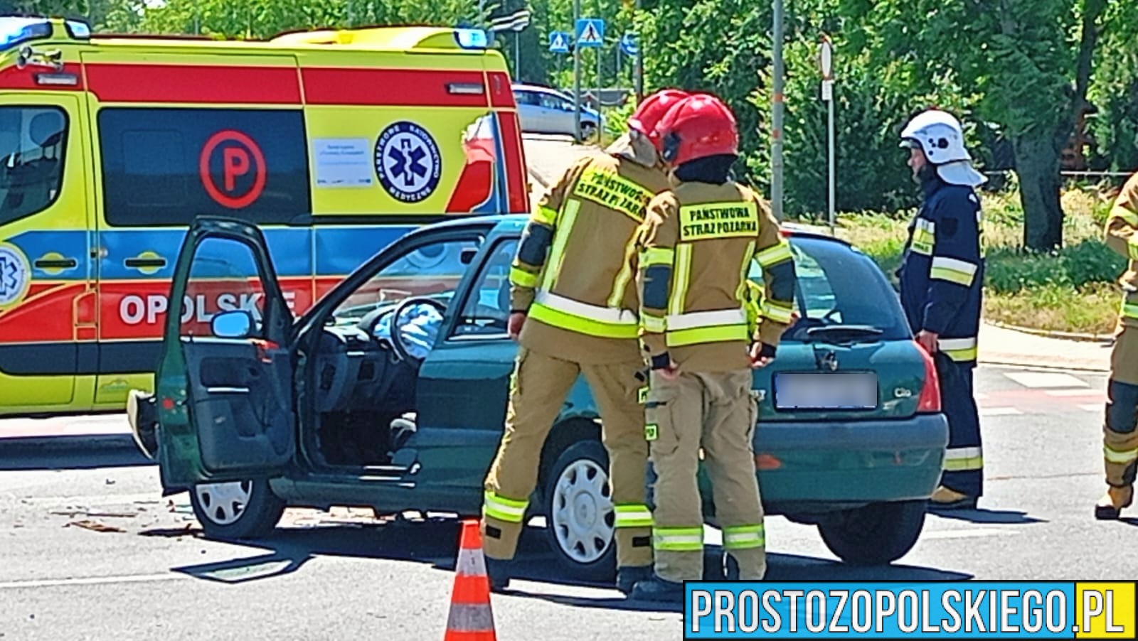 wypadek w opolu, wypadek na niemodlinskiej, wypadek na krapkowickiej, wypadek na zaodrzu, zderzenie 2 aut osobowych,