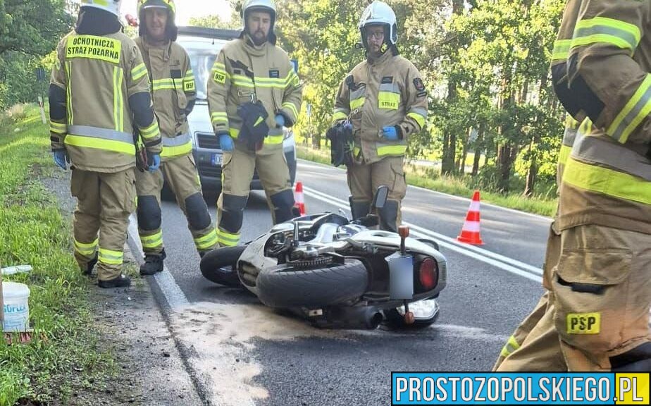 Wypadek w Skarbiszowie. Doszło tam do zderzenia motocyklisty z samochodem osobowym. Ranny motocyklista