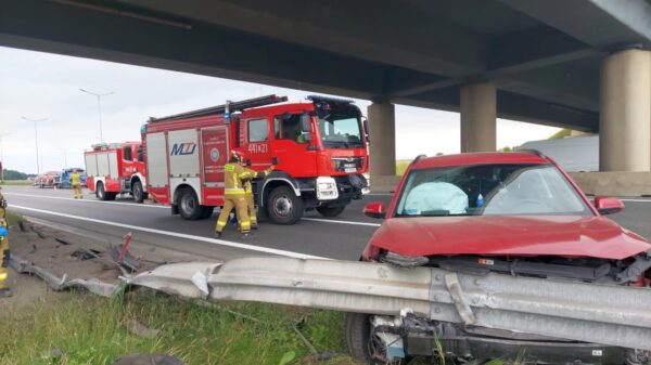 Wypadek na autostradzie A4 w Gogolinie – kierowca Hyundaia uderzył w bariery