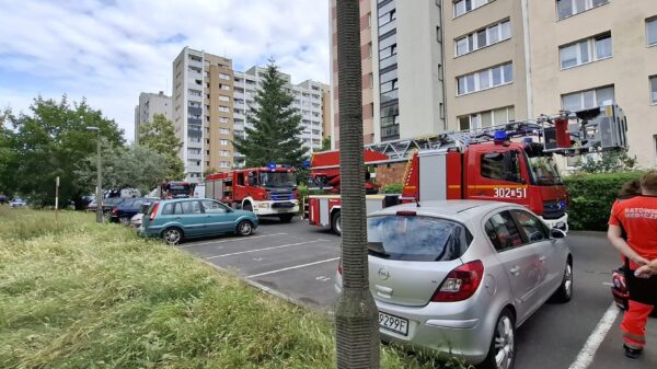 Pożar skrzynki elektrycznej na klatce schodowej – akcja służb na osiedlu Koszyka w Opolu