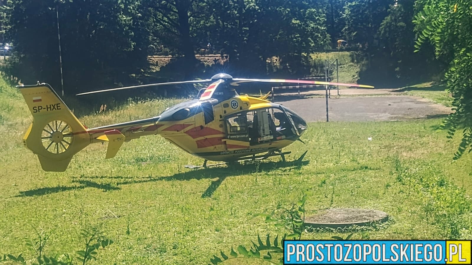mężczyzna z nożem w klatce piersiowej, zaatakowan nożem, noż, atak nożem, nożownik, raniony nożem, 