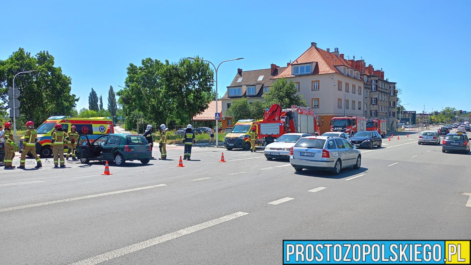 wypadek w opolu, wypadek na niemodlinskiej, wypadek na krapkowickiej, wypadek na zaodrzu, zderzenie 2 aut osobowych,